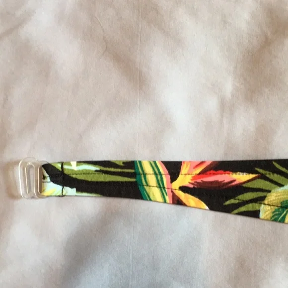 Lovely black and green bikini top by Catalina! - Picture 15 of 16